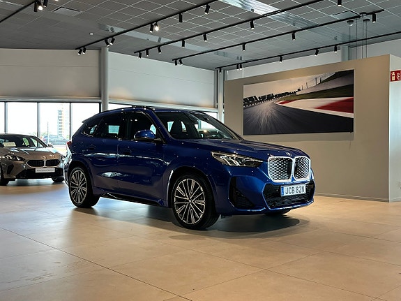 BMW iX1 3 of 20