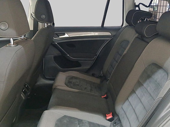 Volkswagen Golf Alltrack 10 of 20
