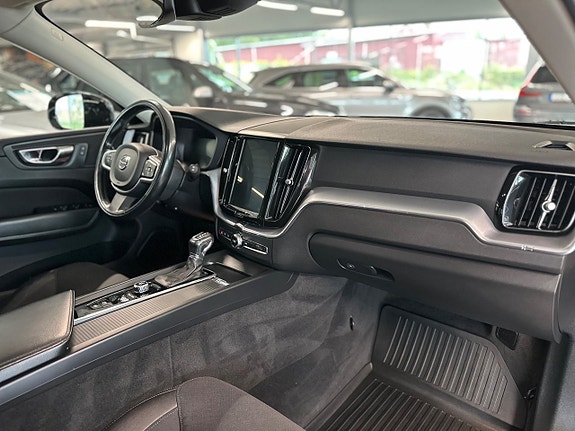 Volvo XC60 17 of 28