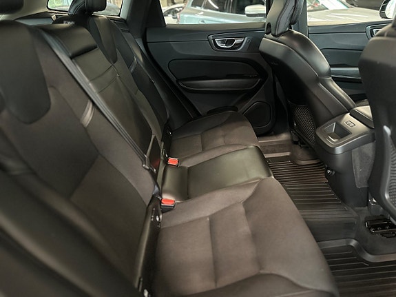 Volvo XC60 14 of 28