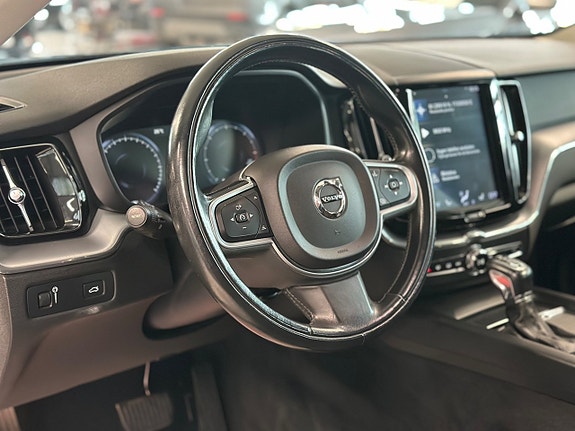 Volvo XC60 16 of 28