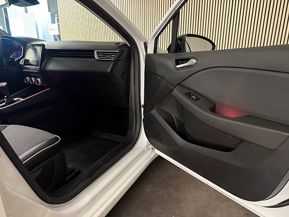 Renault Clio 20 of 27