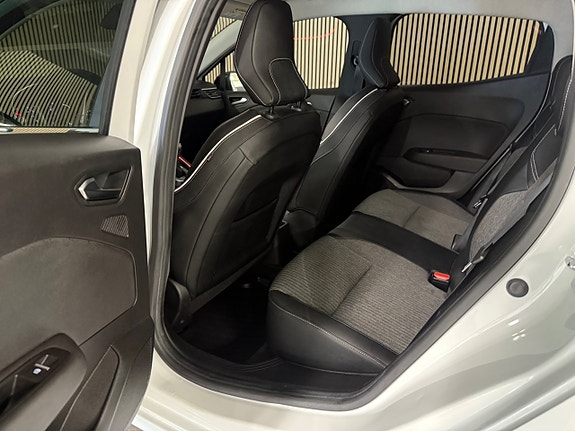 Renault Clio 12 of 27