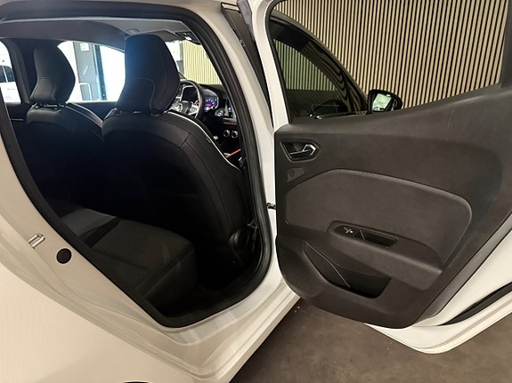 Renault Clio 18 of 27
