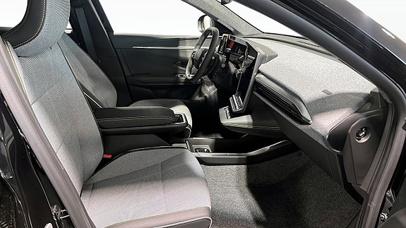 Renault Scenic E-Tech 3 of 10