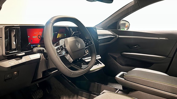 Renault Scenic E-Tech 4 of 10