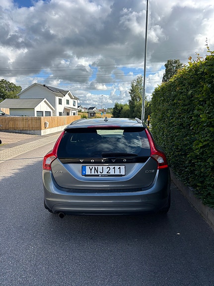 Volvo V60 4 of 8