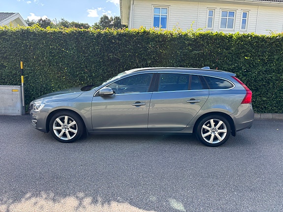 Volvo V60 2 of 8