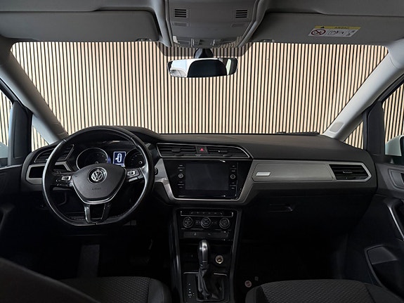 Volkswagen Touran 18 of 30