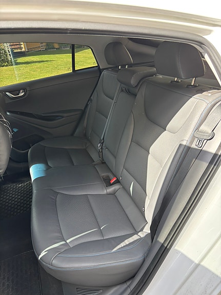 Hyundai IONIQ 4 of 6