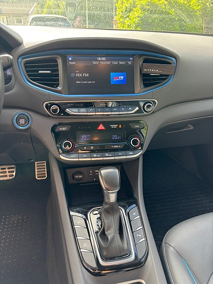 Hyundai IONIQ 2 of 6