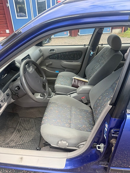 Toyota Corolla 6 of 8