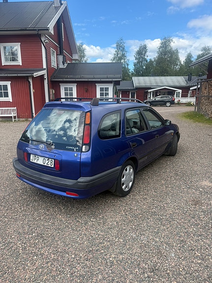 Toyota Corolla 3 of 8