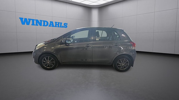 Toyota Yaris 2 of 7