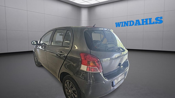 Toyota Yaris 4 of 7