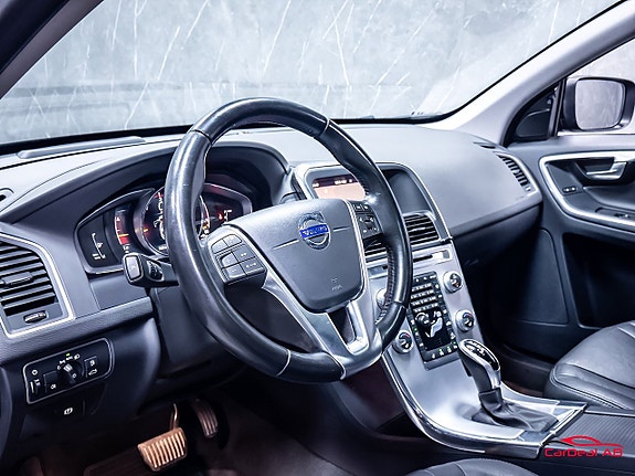 Volvo XC60 12 of 30