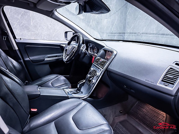 Volvo XC60 14 of 30