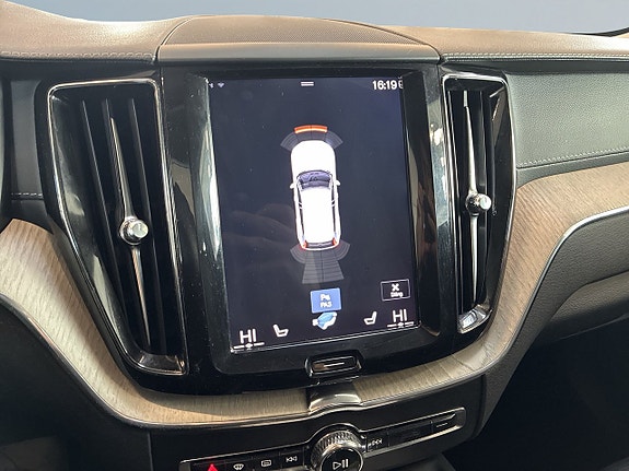 Volvo XC60 11 of 26