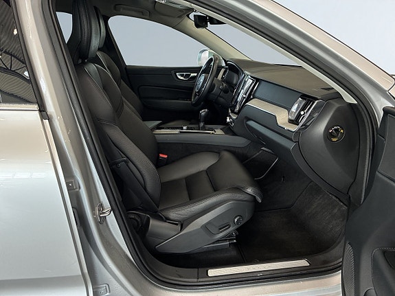 Volvo XC60 10 of 26