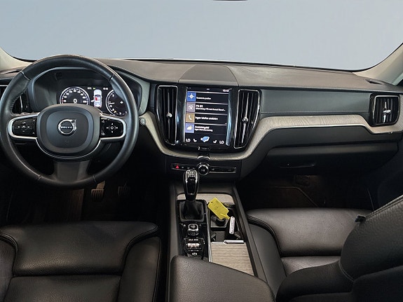 Volvo XC60 8 of 26