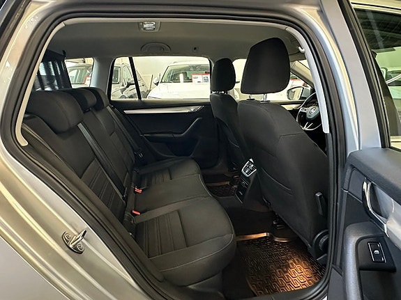 Skoda Octavia 10 of 23