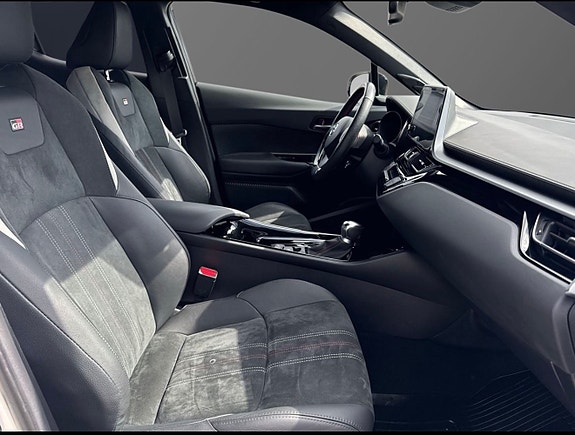 Toyota C-HR 8 of 8