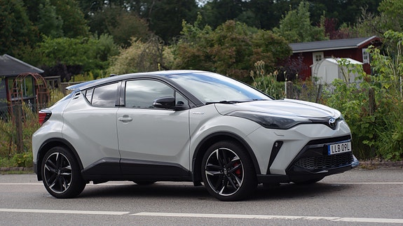 Toyota C-HR 4 of 8