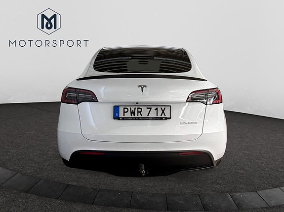 Tesla Model Y 7 of 21
