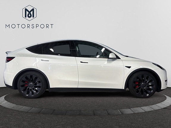 Tesla Model Y 7 of 19