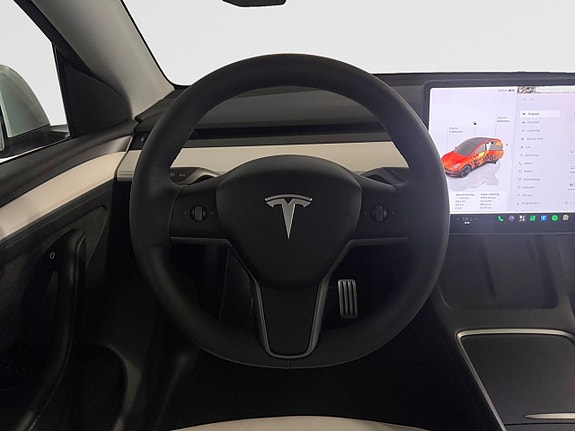 Tesla Model Y 14 of 19
