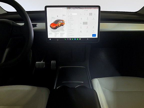 Tesla Model Y 15 of 21