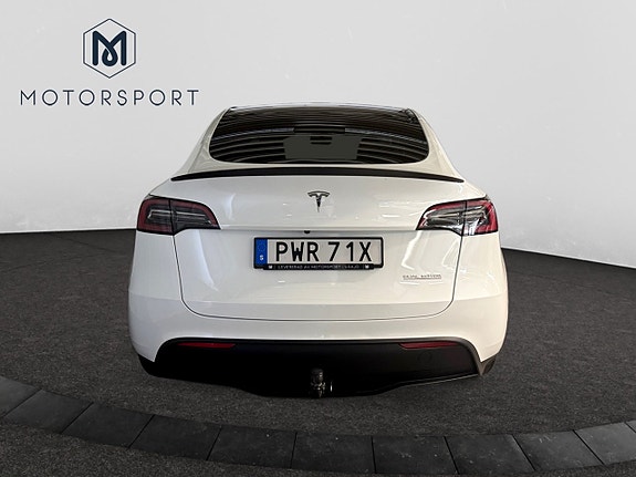 Tesla Model Y 5 of 19