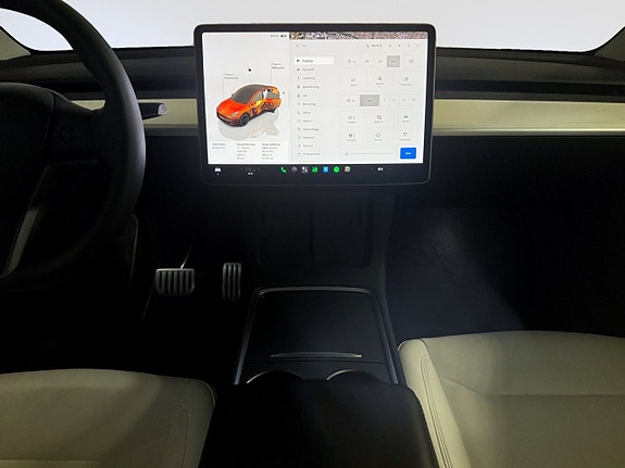 Tesla Model Y 13 of 19
