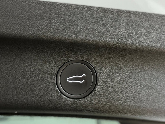 Tesla Model Y 20 of 21
