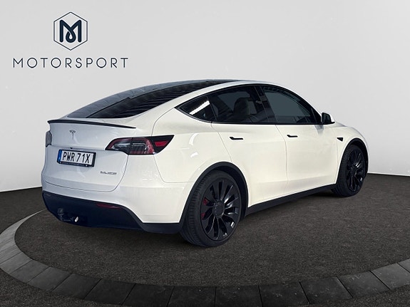 Tesla Model Y 6 of 19
