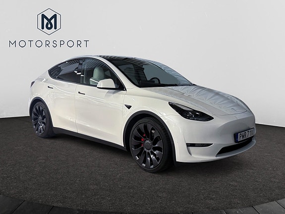 Tesla Model Y 8 of 19