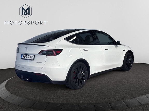 Tesla Model Y 8 of 21