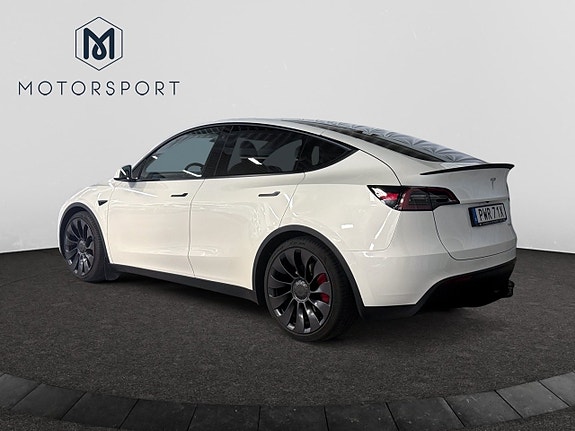 Tesla Model Y 4 of 19
