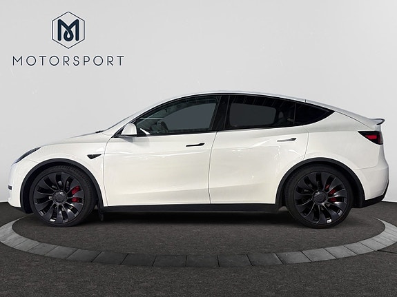 Tesla Model Y 3 of 19