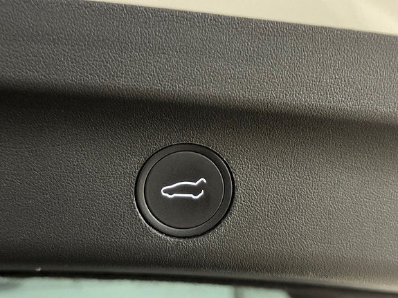 Tesla Model Y 18 of 19