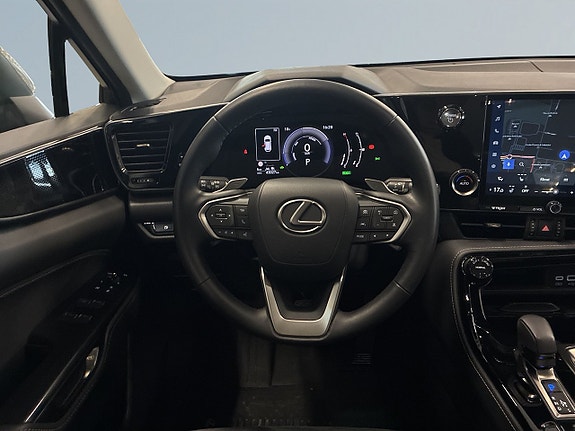 Lexus NX350h 9 of 19