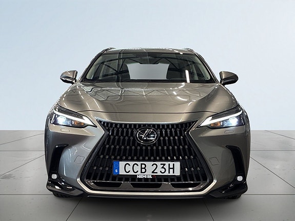 Lexus NX350h 2 of 19