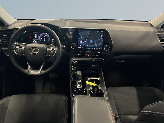Lexus NX350h 8 of 19