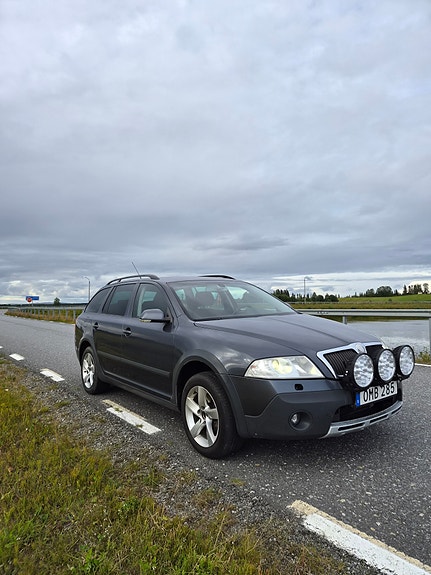 Skoda Octavia Scout 3 of 6