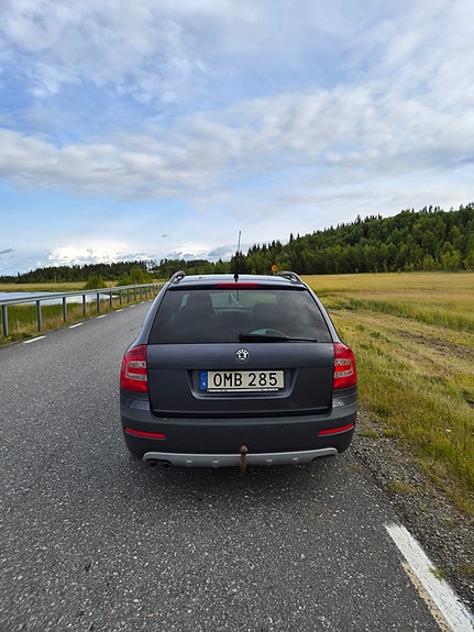Skoda Octavia Scout 4 of 6