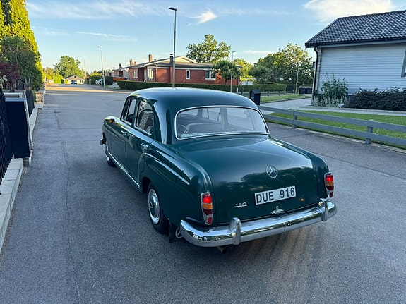 Mercedes-Benz 180 2 of 3