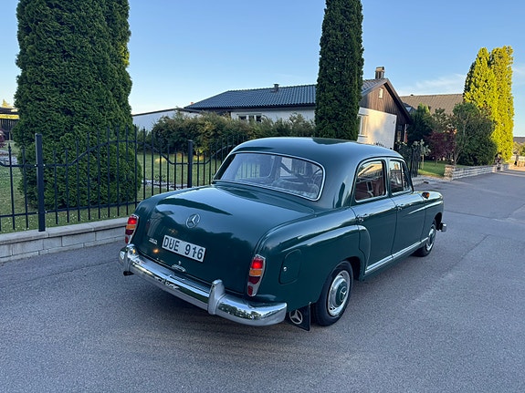 Mercedes-Benz 180 3 of 3