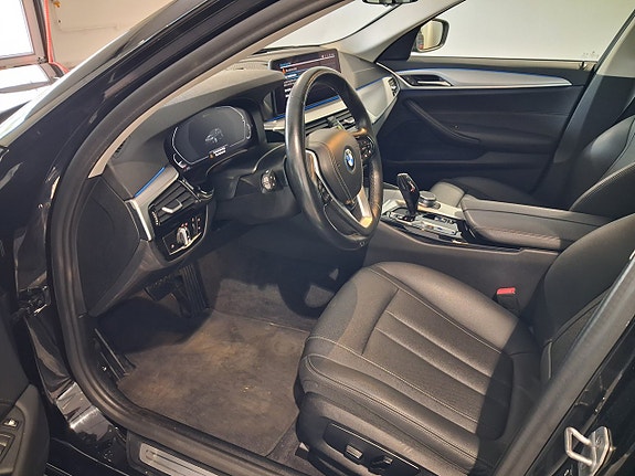 BMW 530e 5 of 7