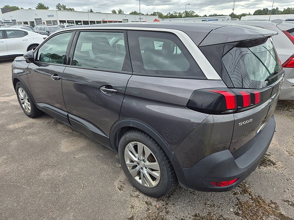 Peugeot 5008 4 of 5