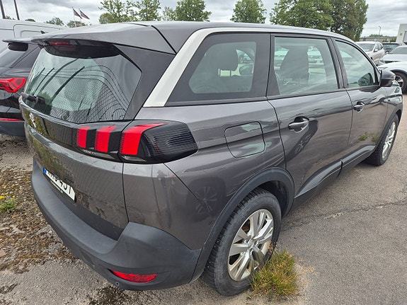 Peugeot 5008 2 of 5